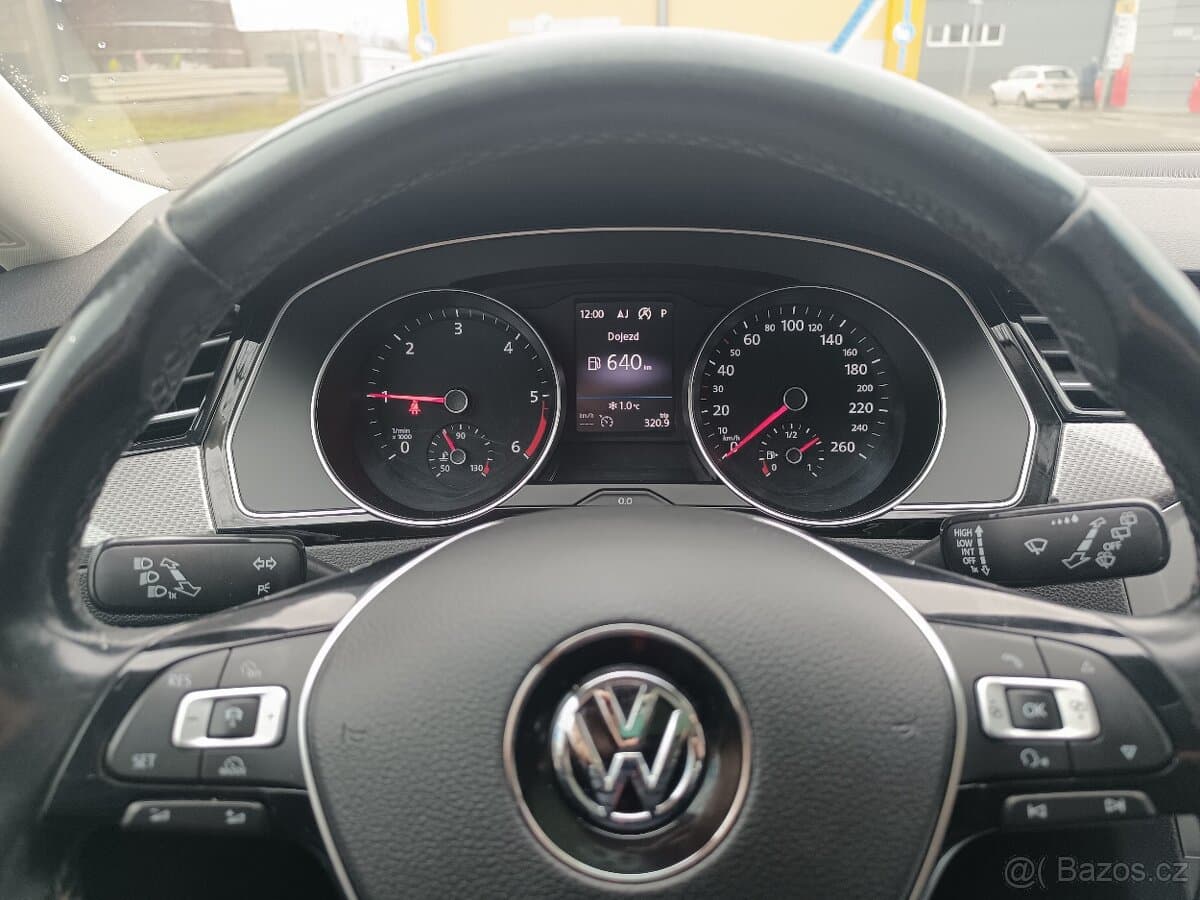2017 Volkswagen PASSAT - 20