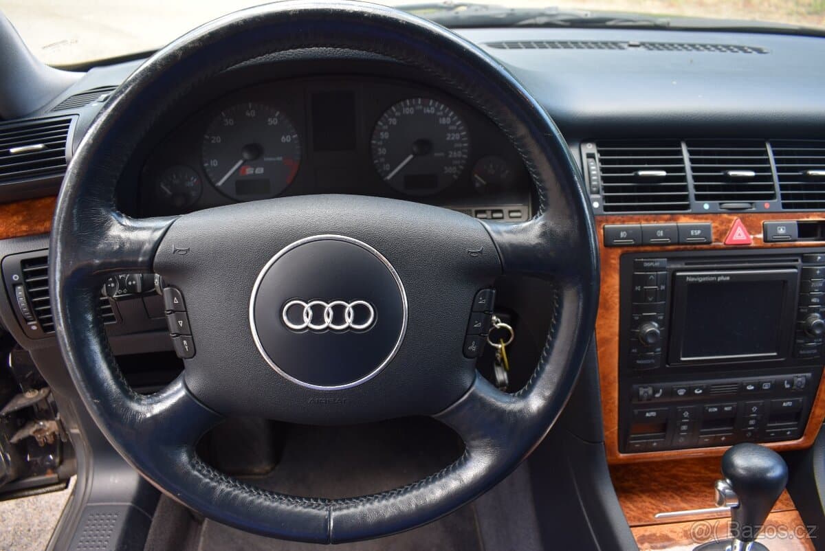 2001 Audi S8 - 20