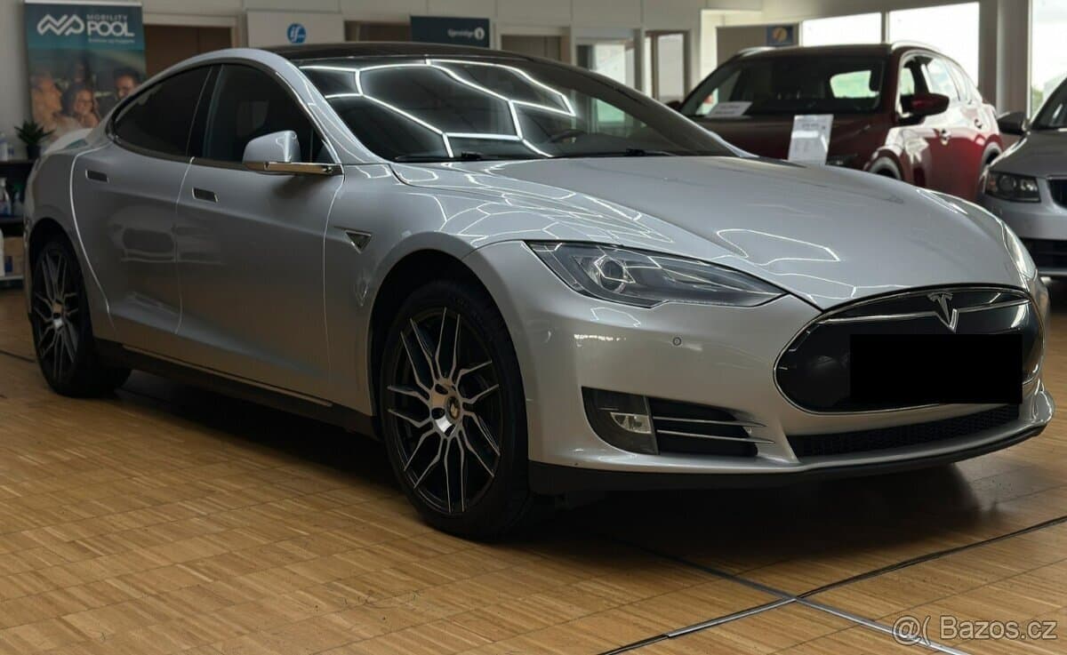 2013 Tesla MODEL S - 20