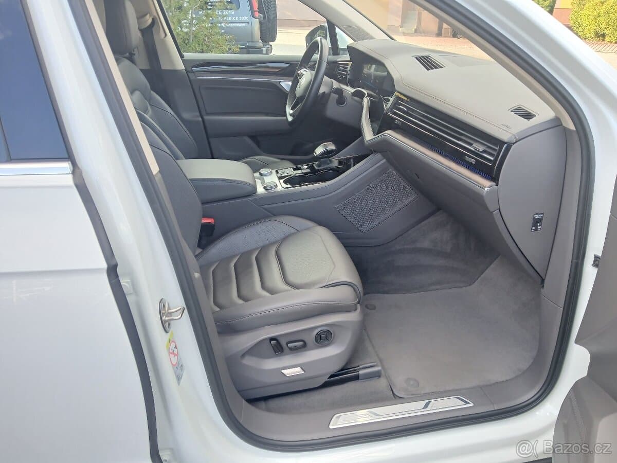 2020 Volkswagen TOUAREG - 20