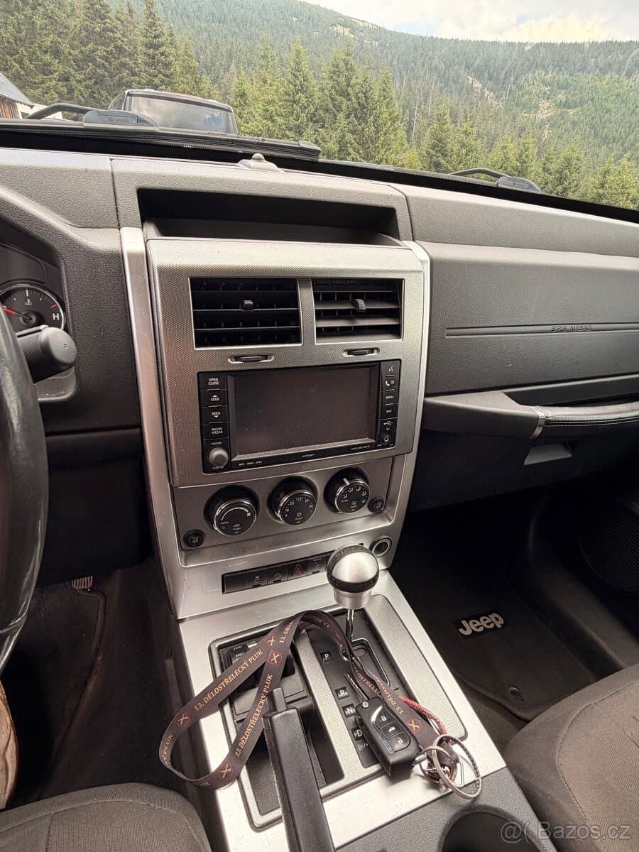 2010 Jeep CHEROKEE - 20