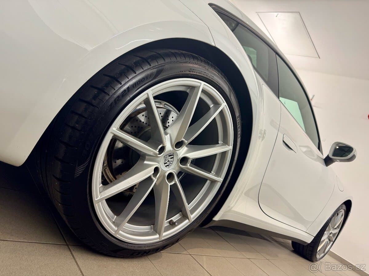 2022 Porsche 911 - 20