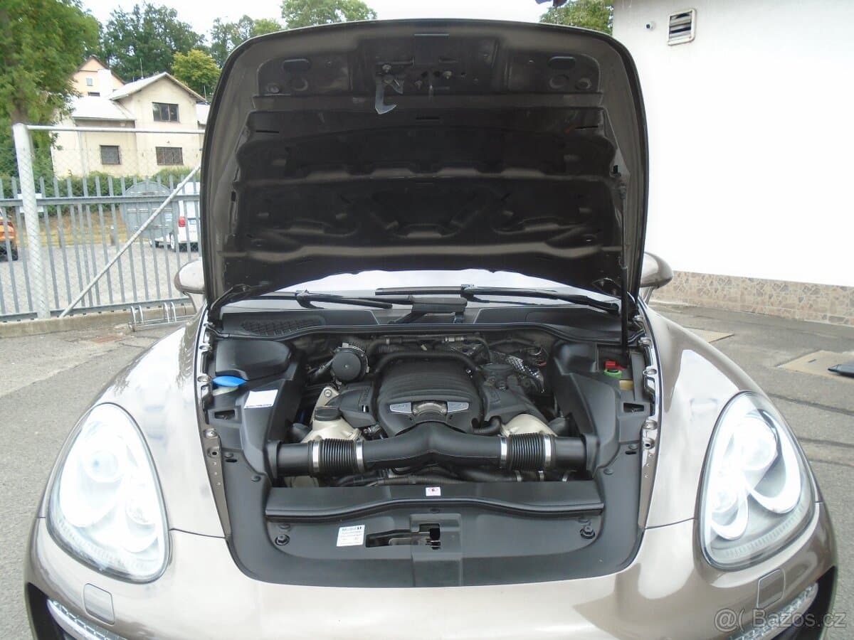 2011 Porsche CAYENNE - 20