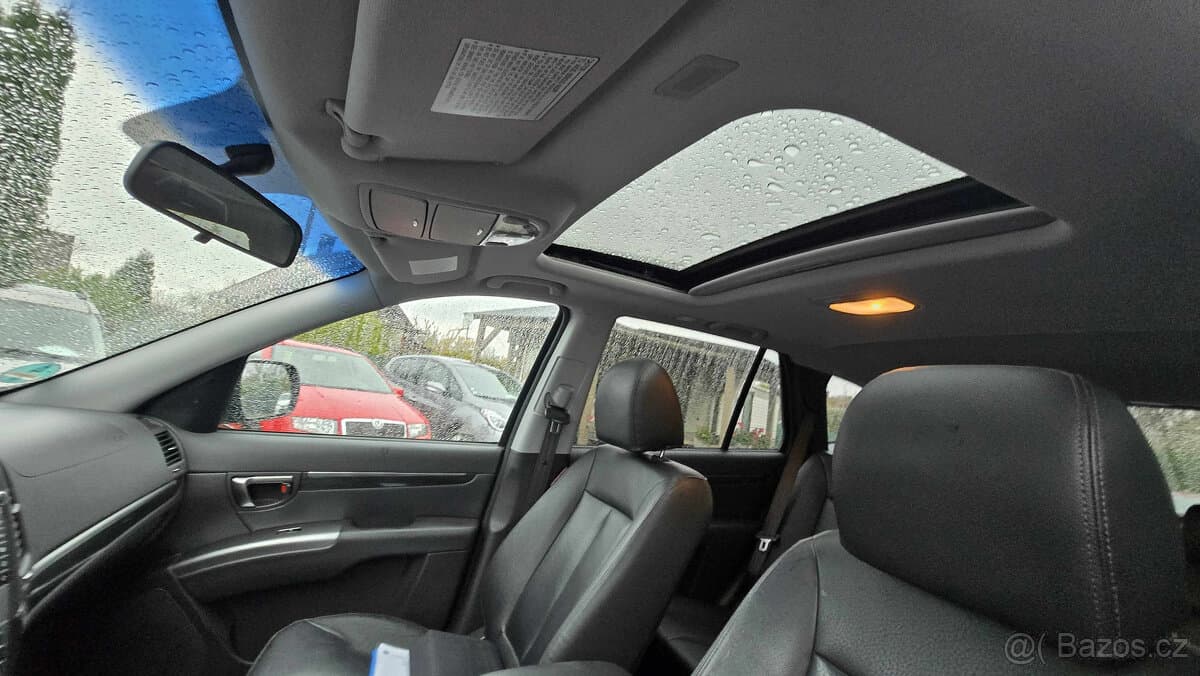 2011 Hyundai SANTA FE - 20