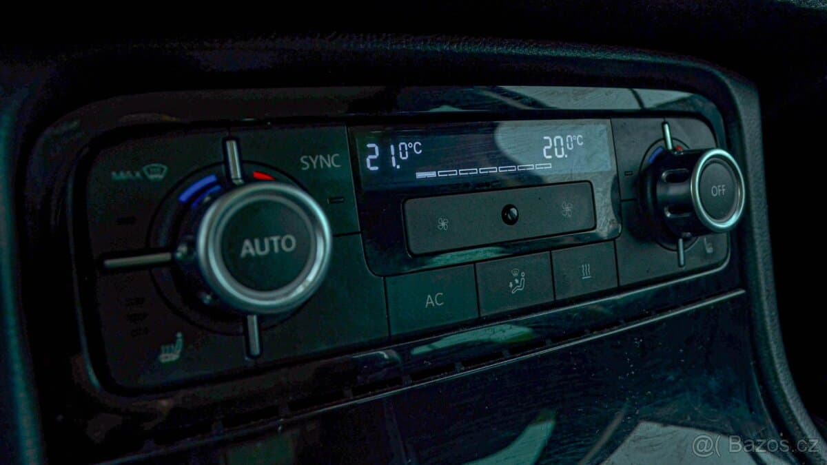 2011 Volkswagen TOUAREG - 20