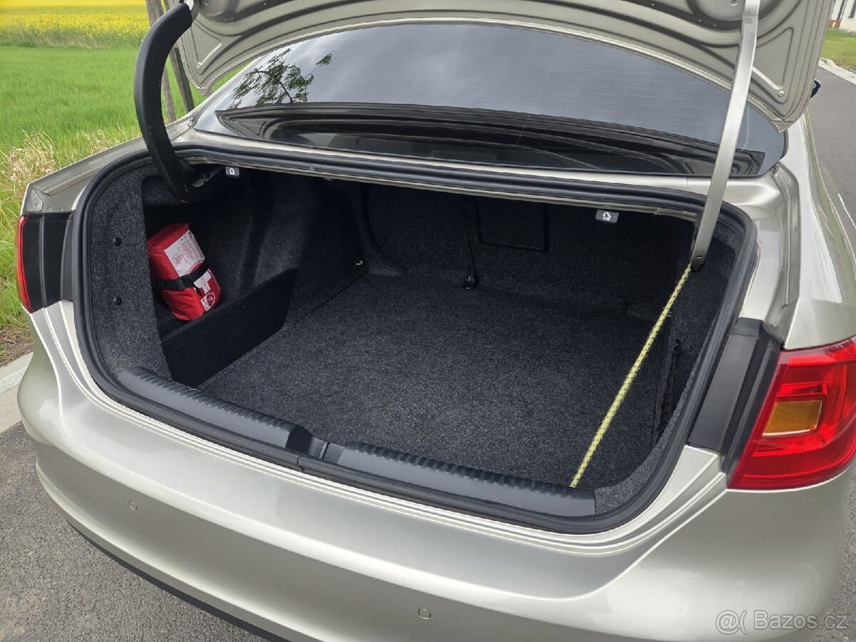 2012 Volkswagen JETTA - 20