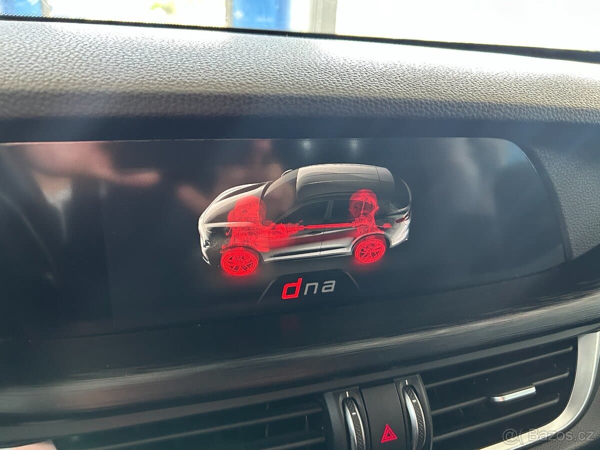 2018 Alfa Romeo STELVIO - 20
