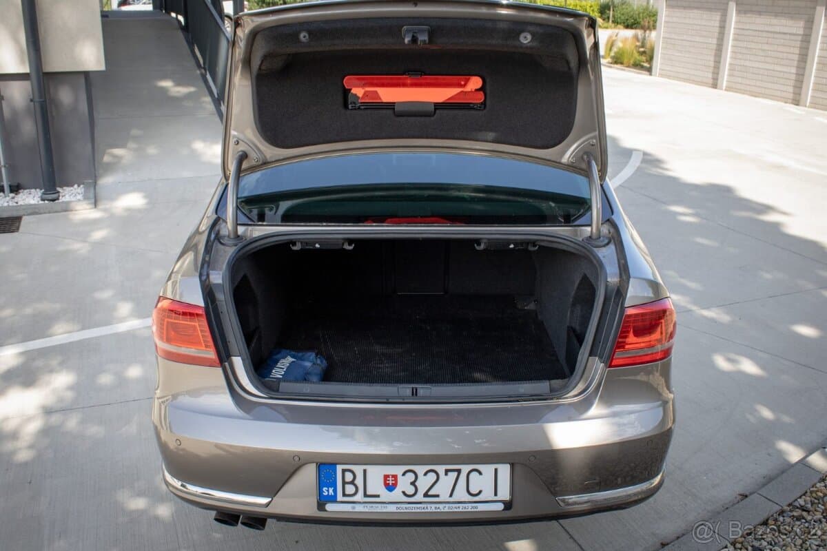 2011 Volkswagen PASSAT - 20