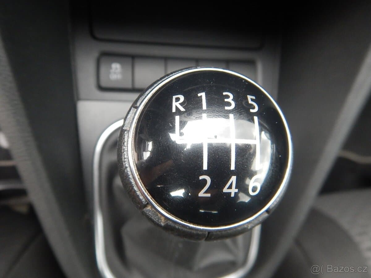 2011 Volkswagen GOLF - 20