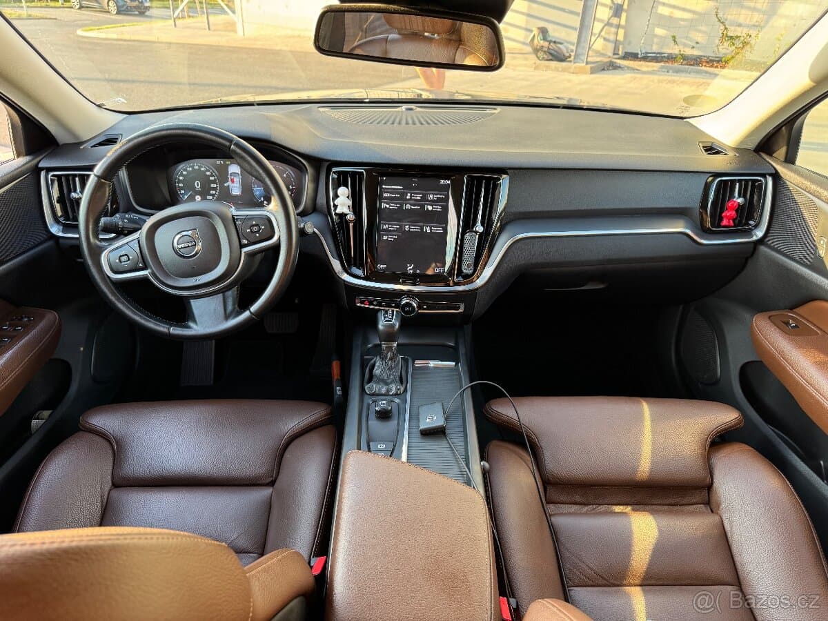 2019 Volvo V60 - 20