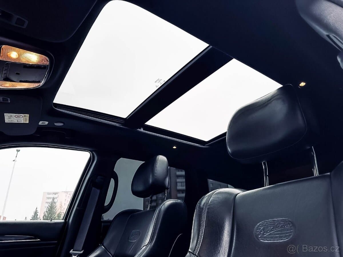 2020 Jeep CHEROKEE - 20