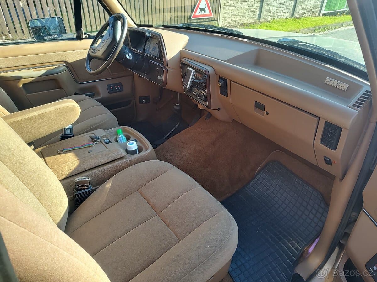1990 Ford BRONCO - 20