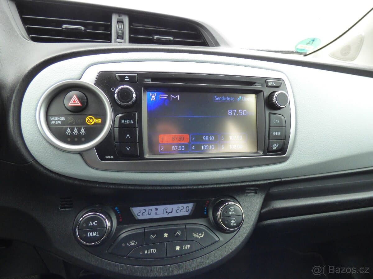 2013 Toyota YARIS - 20
