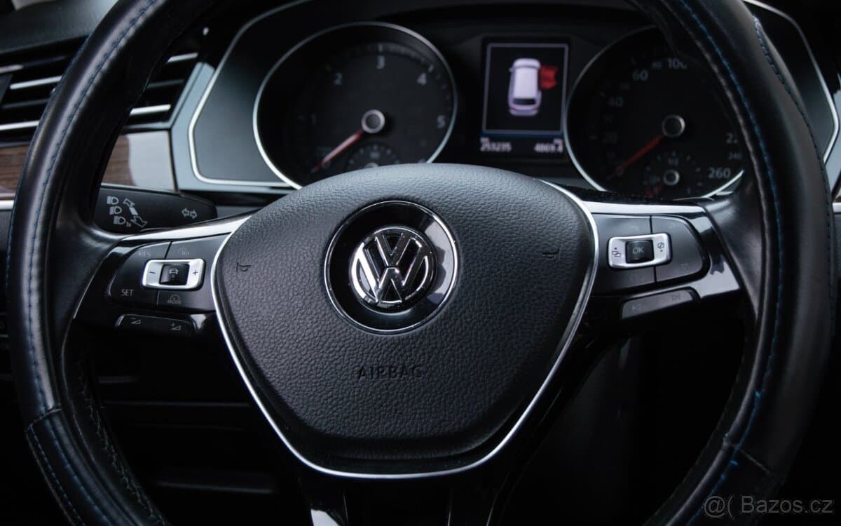 2016 Volkswagen PASSAT - 20