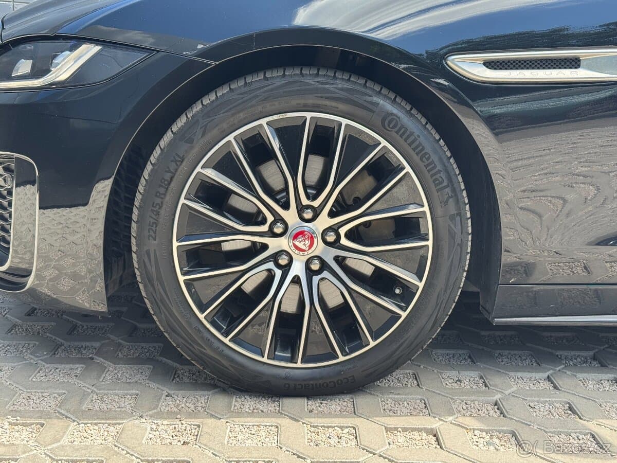 2020 Jaguar XE - 20