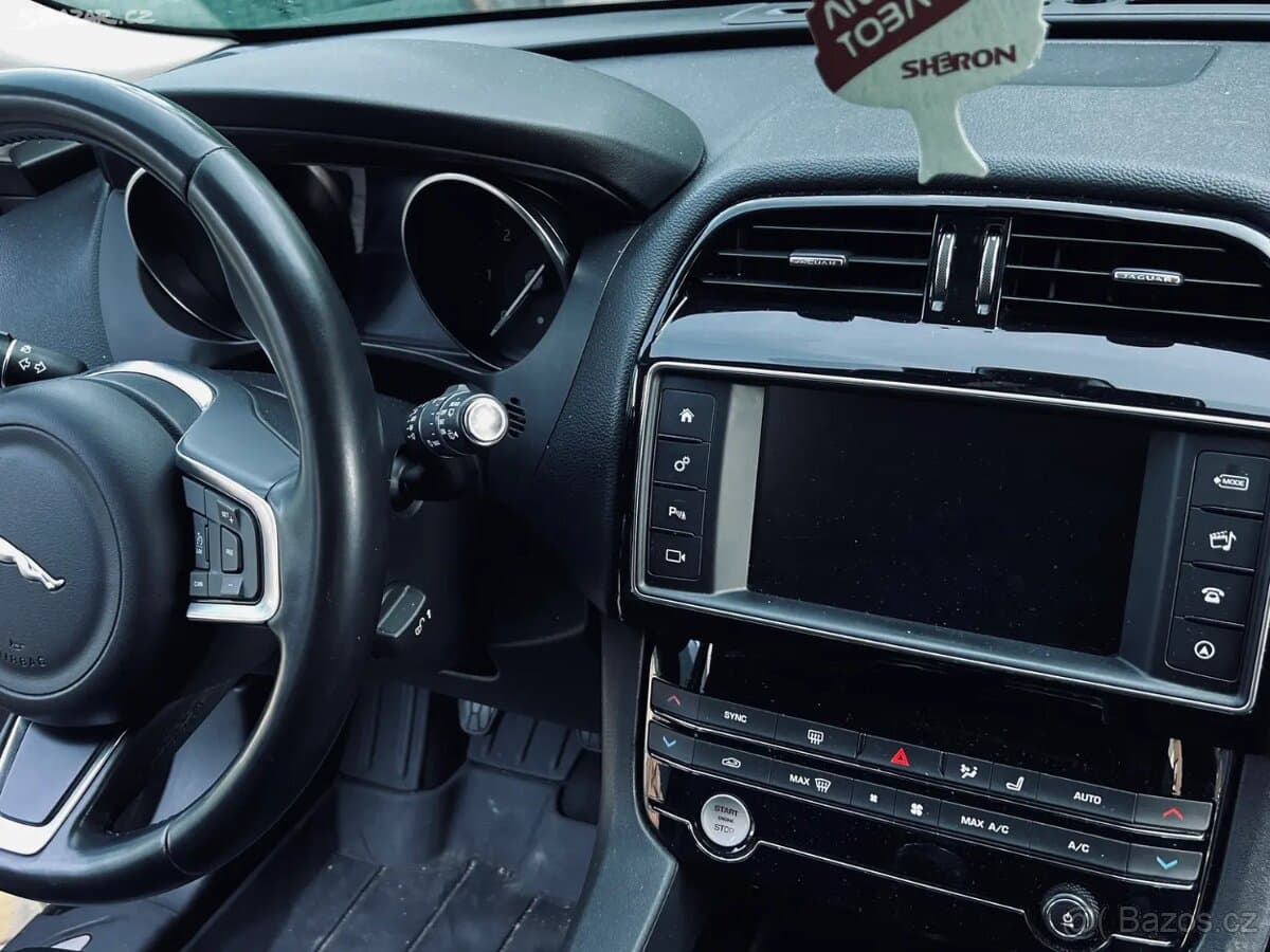 2019 Jaguar F-PACE - 20