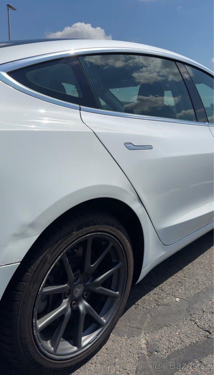 Tesla MODEL 3 - 20