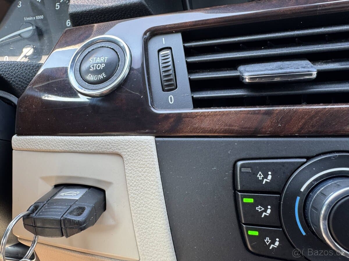 2010 BMW 3-SERIES - 20
