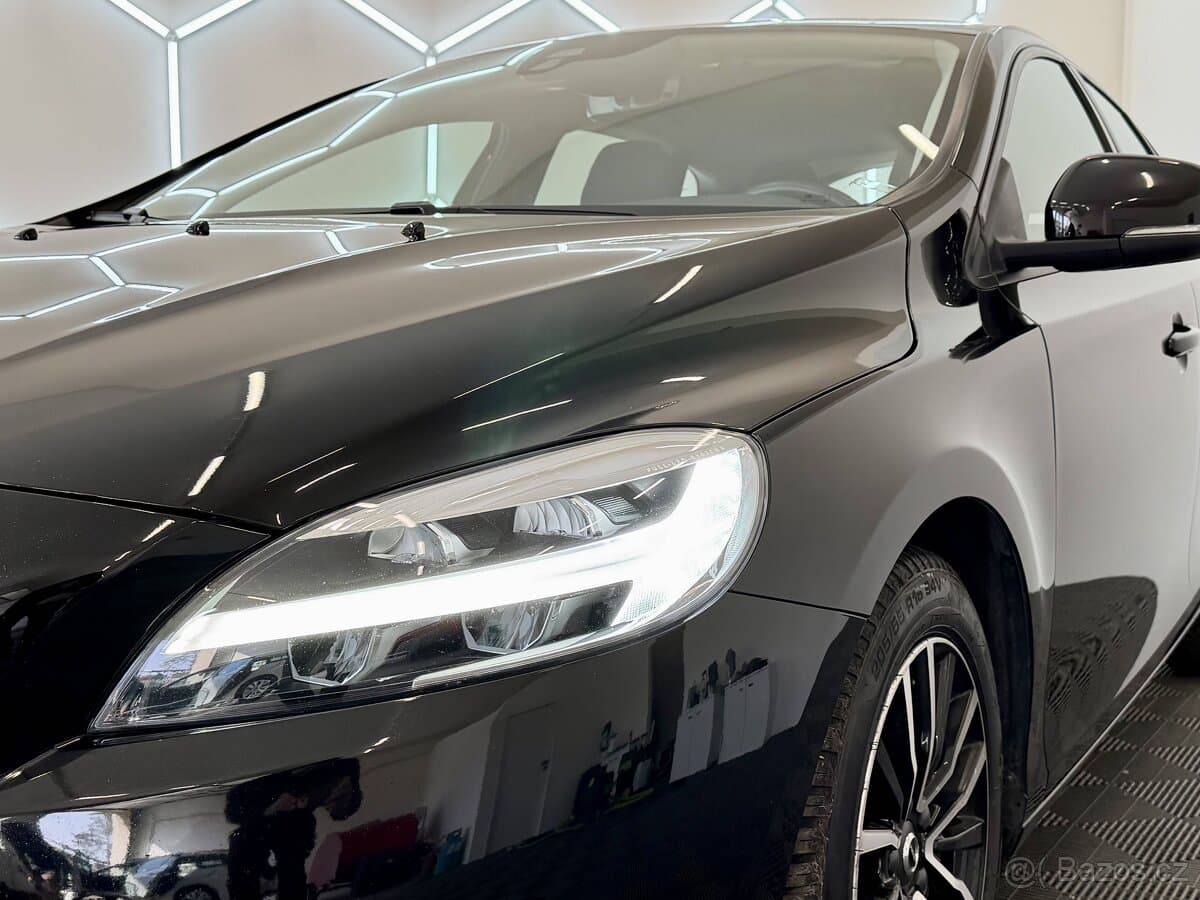 2019 Volvo V40 - 20