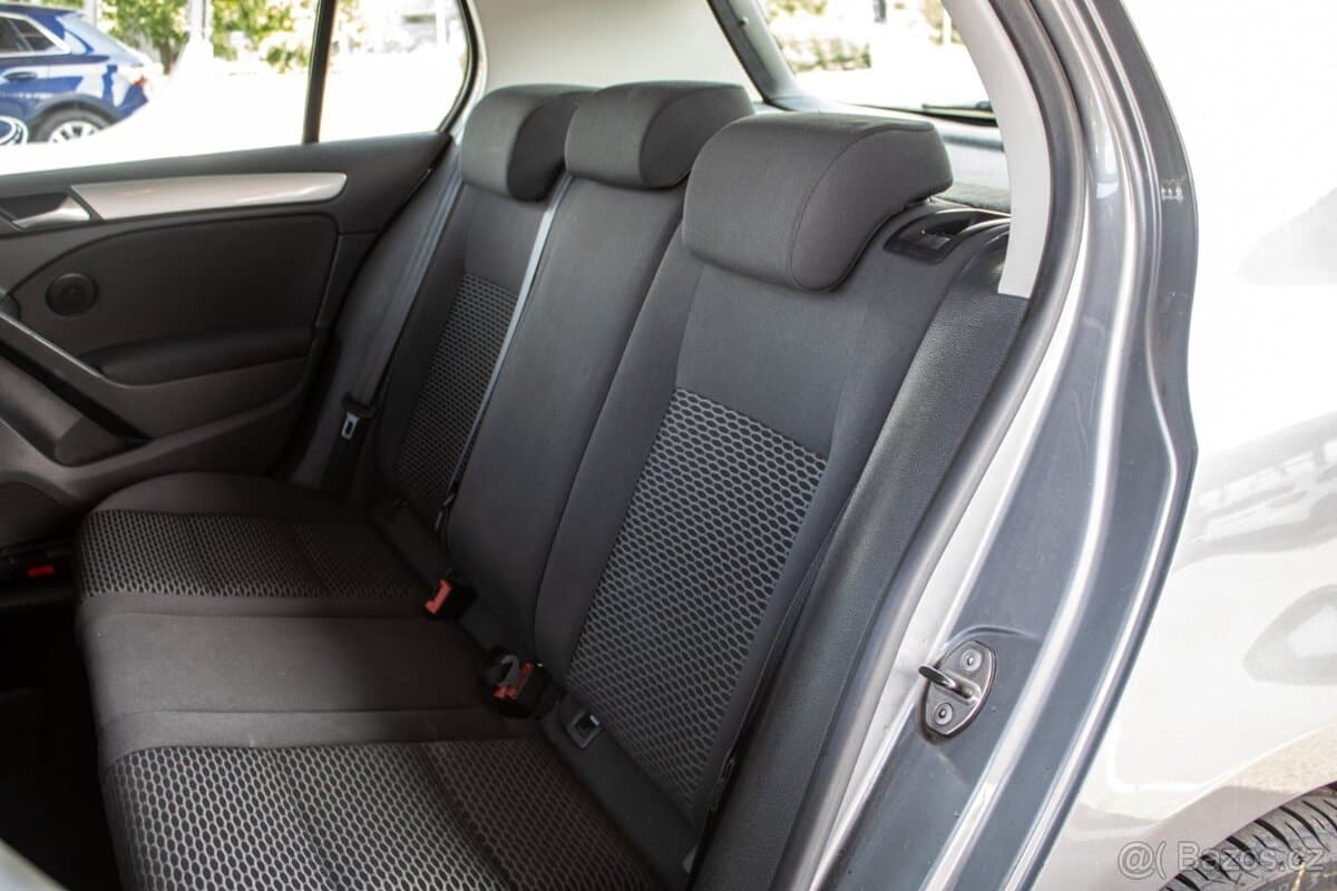 2010 Volkswagen GOLF - 20