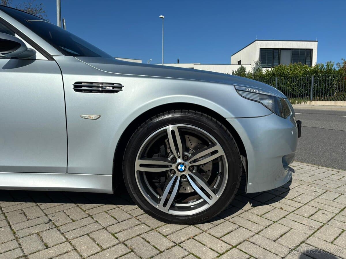 2005 BMW M5 - 20