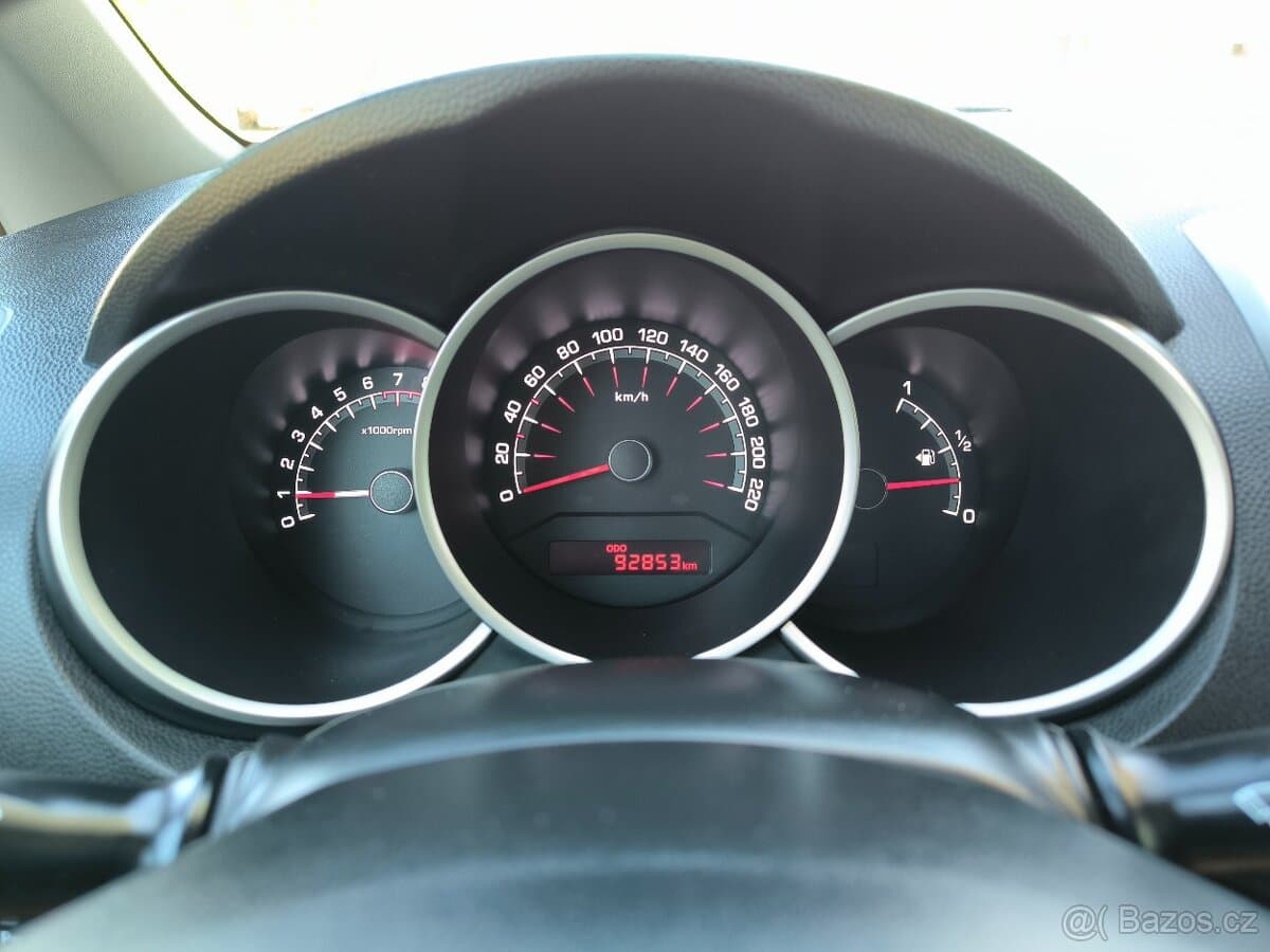 2017 Kia VENGA - 20