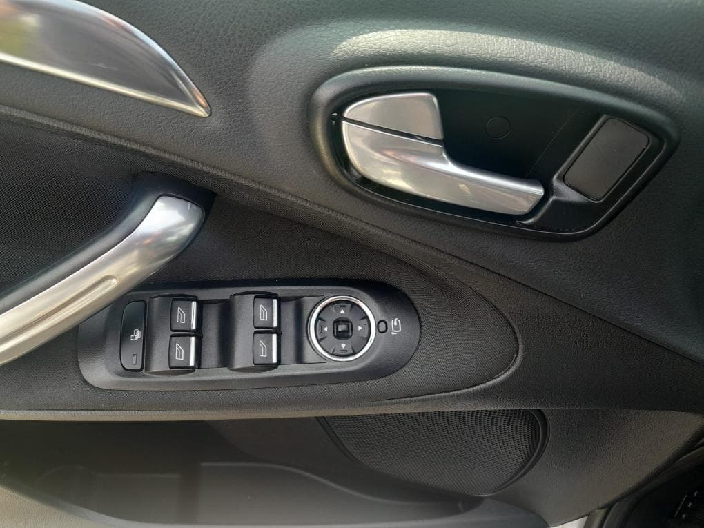 2011 Ford S-MAX - 20