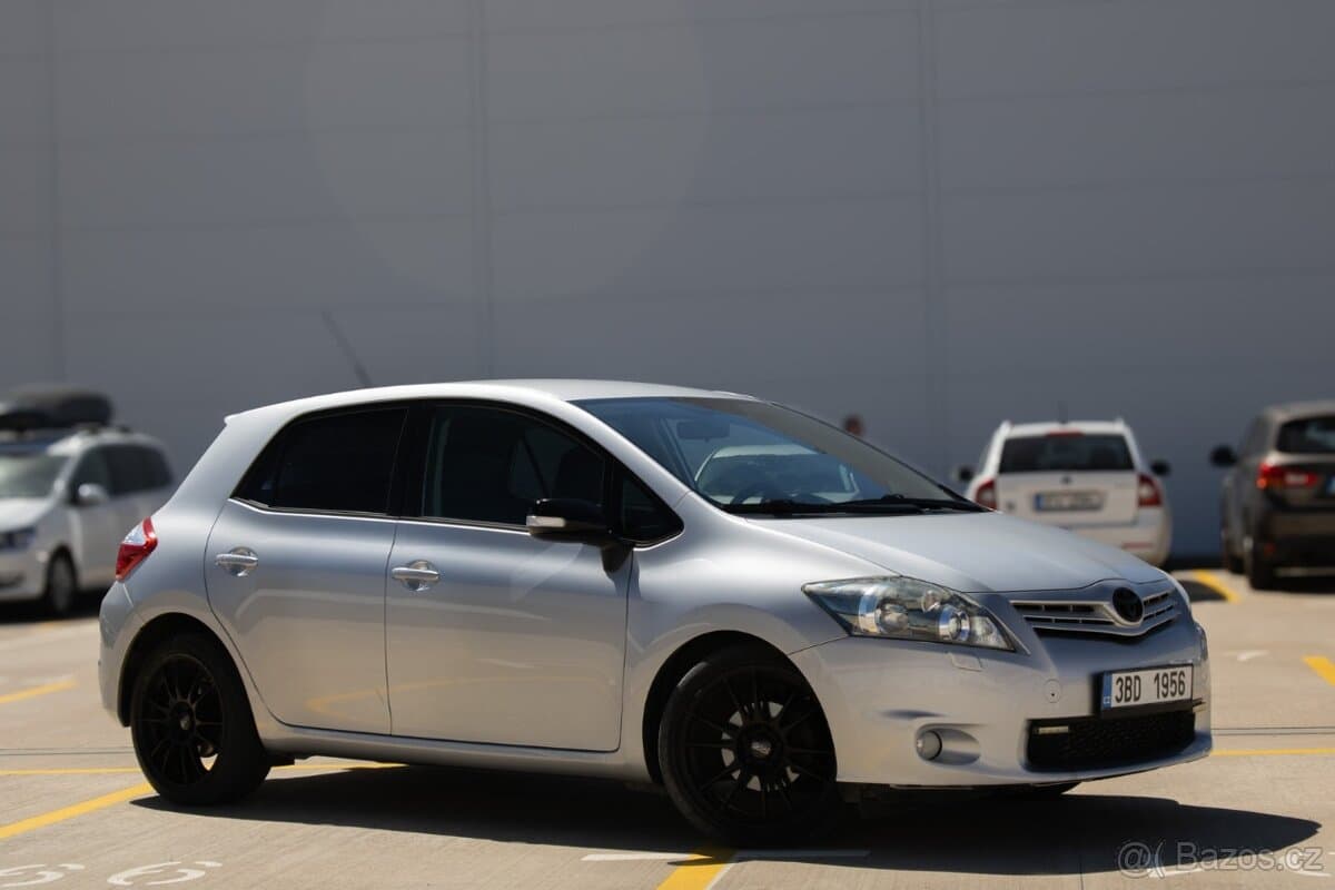2011 Toyota AURIS - 3
