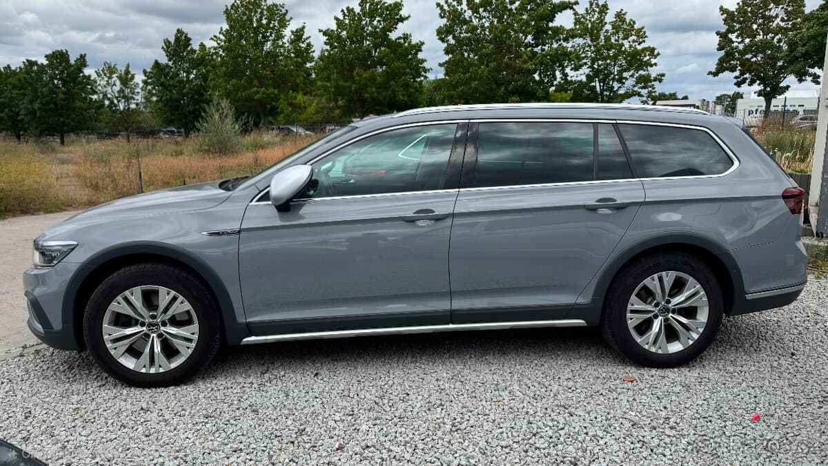2023 Volkswagen PASSAT - 3