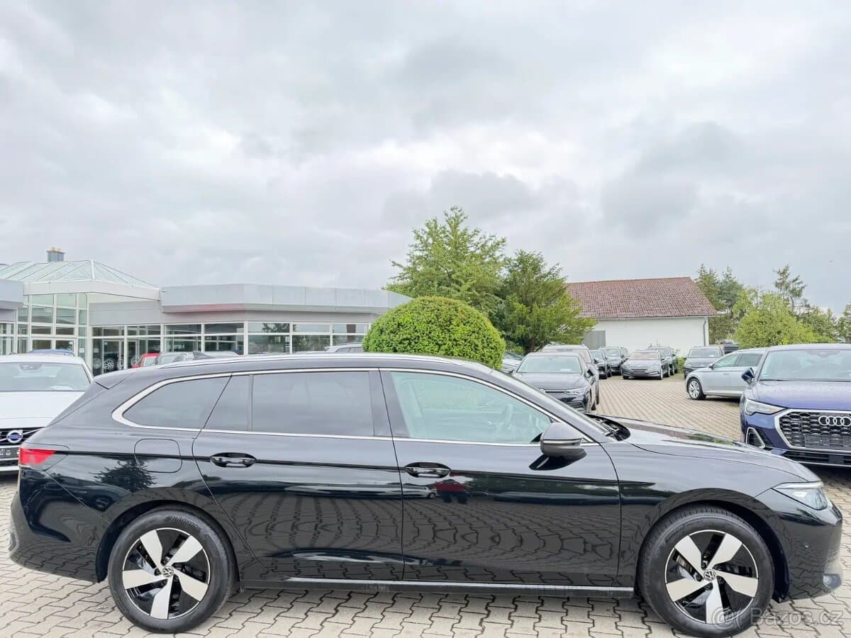 2024 Volkswagen PASSAT - 3