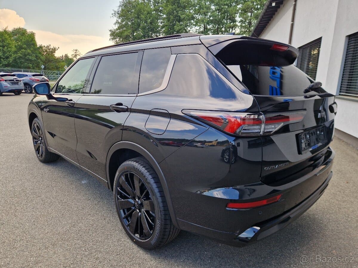 2026 Mitsubishi OUTLANDER - 3