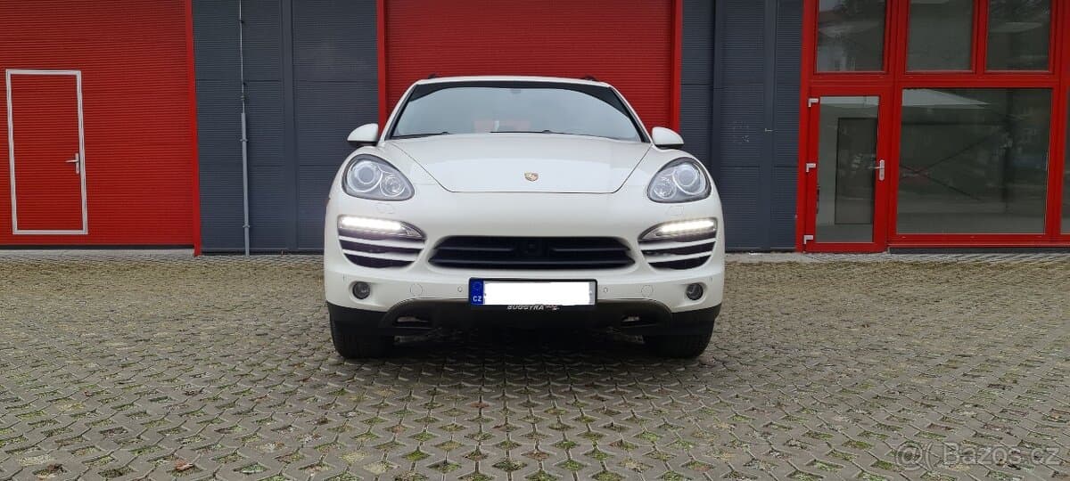 2011 Porsche CAYENNE - 3