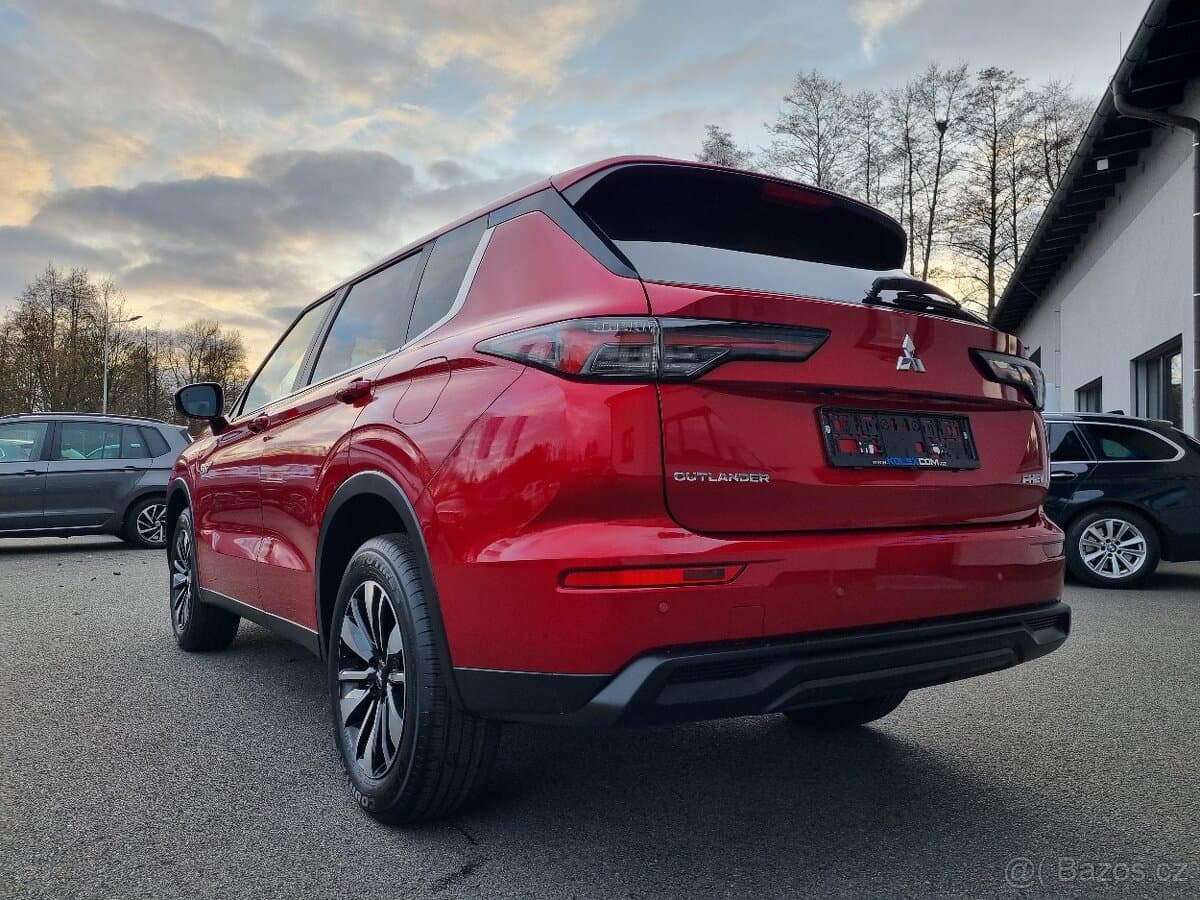 2025 Mitsubishi OUTLANDER - 3