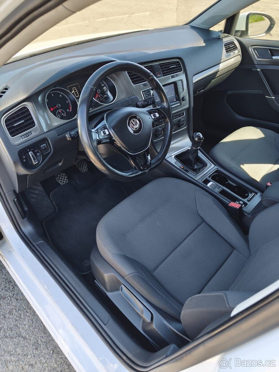 Volkswagen GOLF - 3