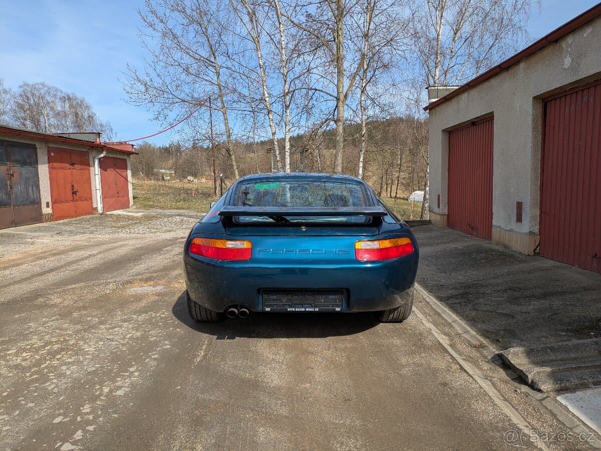 1990 Porsche 928 - 3