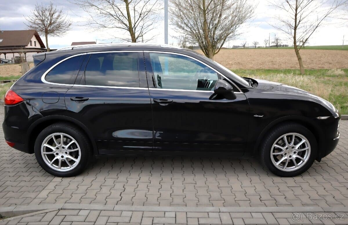 2011 Porsche CAYENNE - 3
