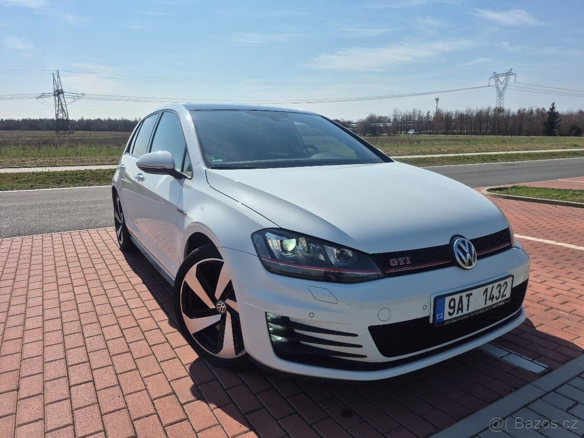 Volkswagen GOLF - 3