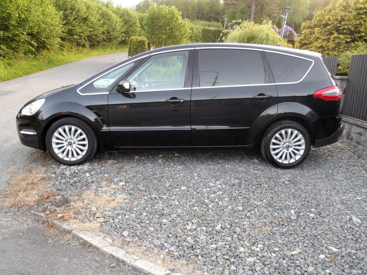 2011 Ford S-MAX - 3