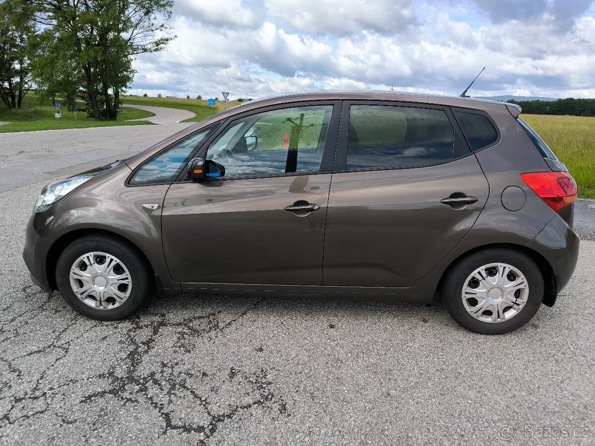 2017 Kia VENGA - 3