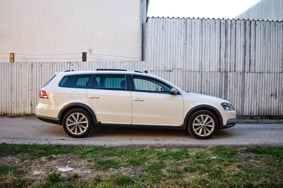 2012 Volkswagen PASSAT - 3
