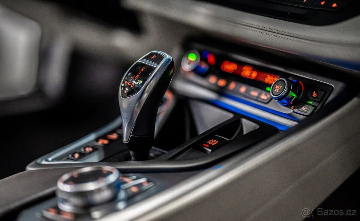 2017 BMW i8 - 3