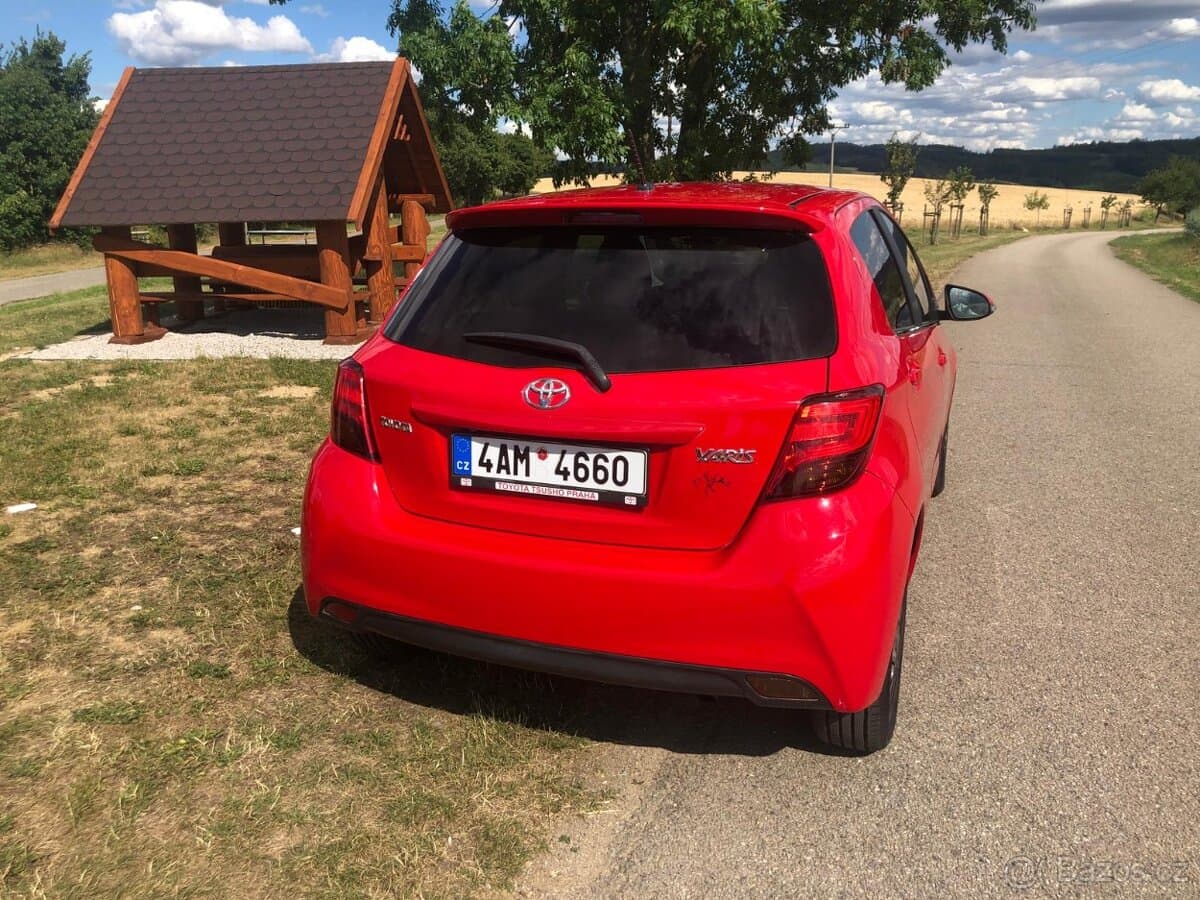 2015 Toyota YARIS - 3