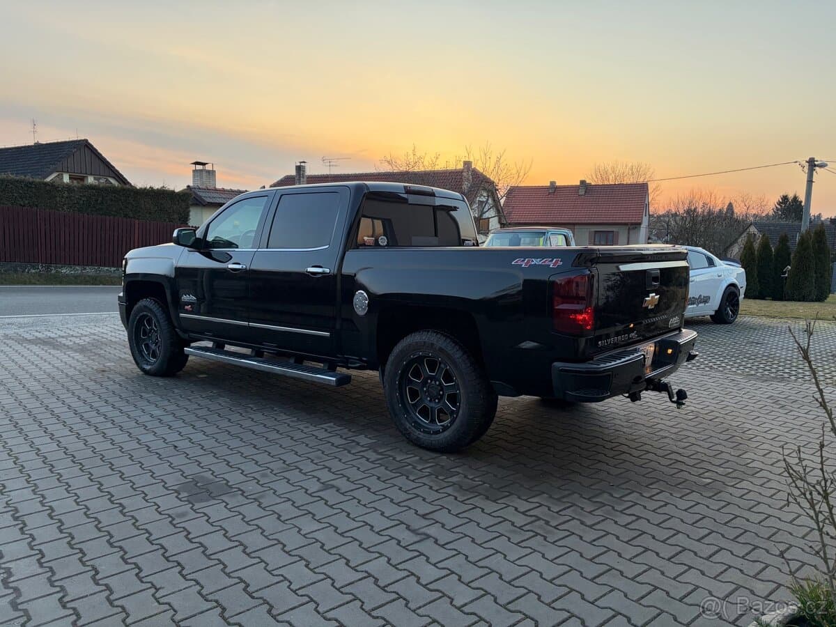 2015 Chevrolet SILVERADO - 3