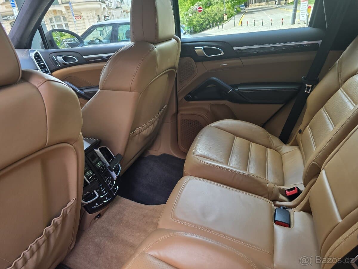 2012 Porsche CAYENNE - 3