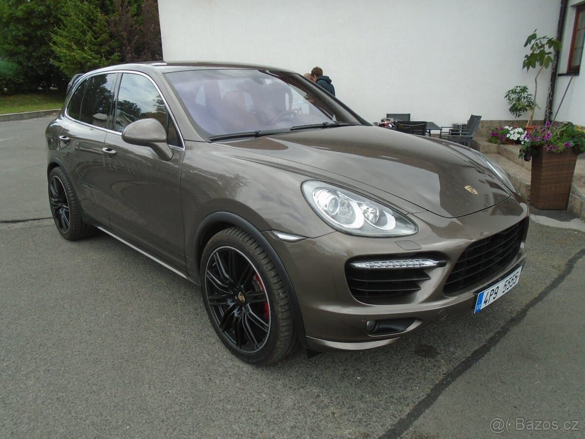 2011 Porsche CAYENNE - 3