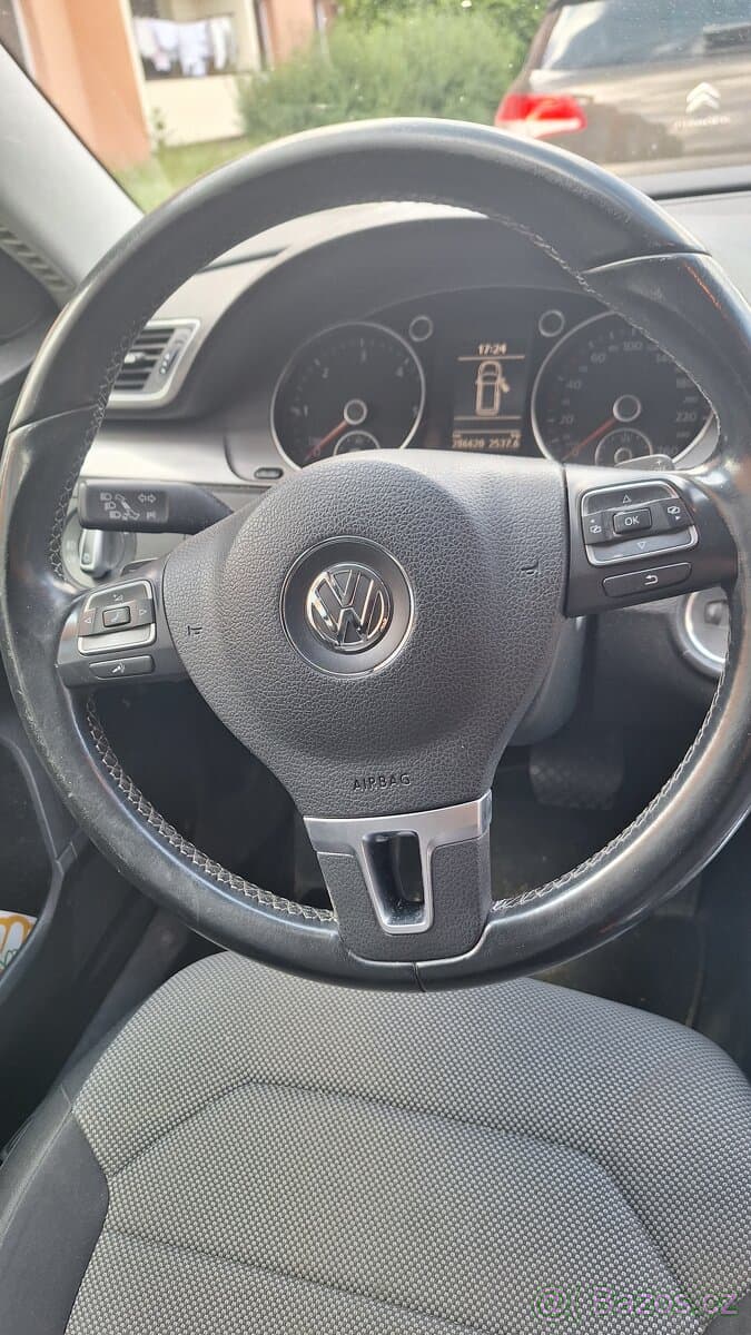 Volkswagen PASSAT - 3