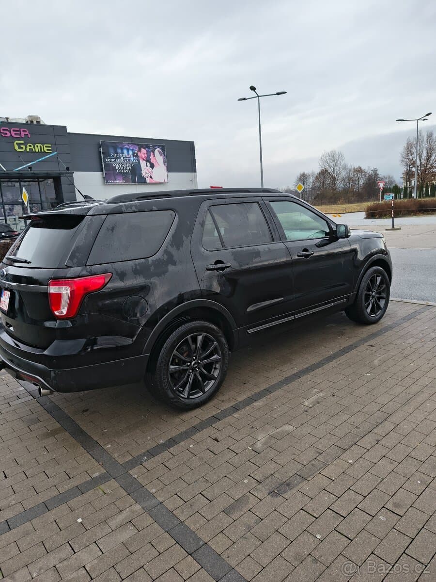 2018 Ford EXPLORER - 3