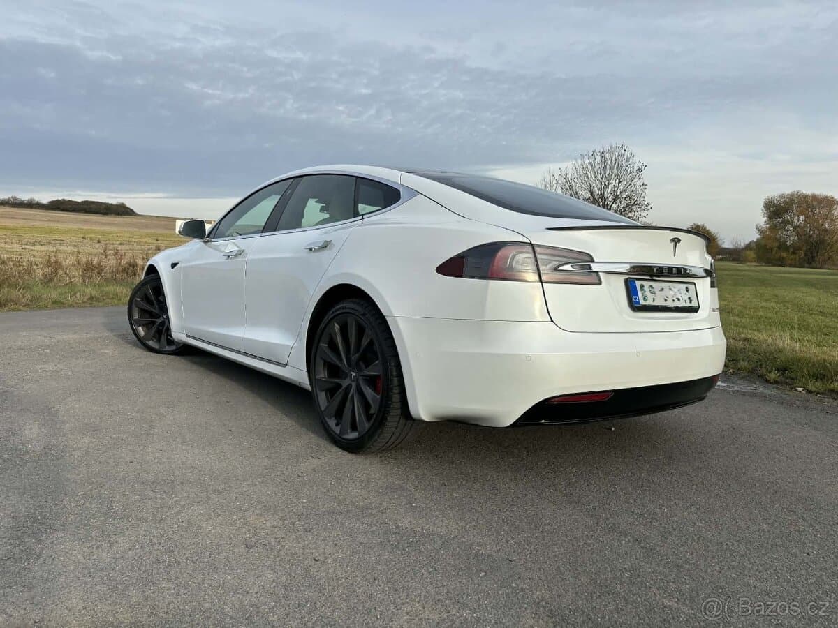 2020 Tesla MODEL S - 3