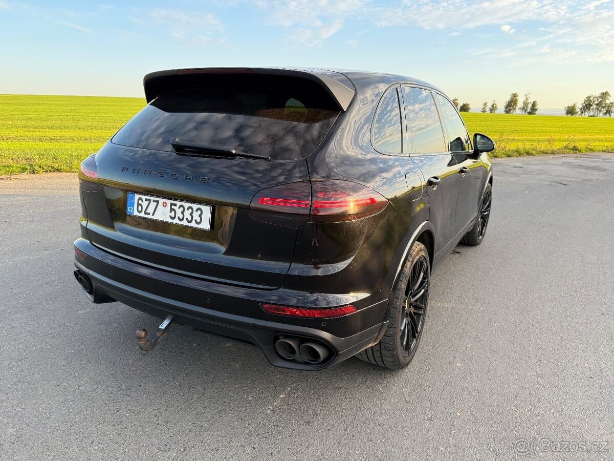 2017 Porsche CAYENNE - 3