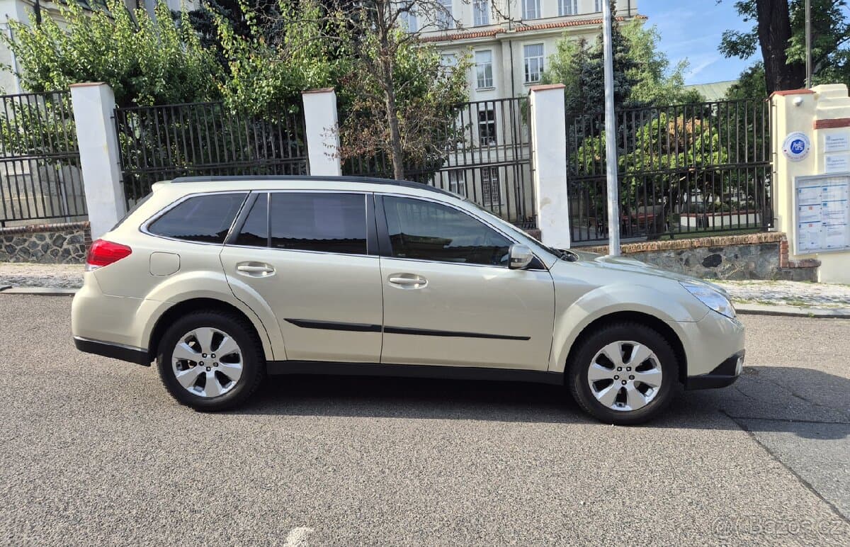 2011 Subaru OUTBACK - 3